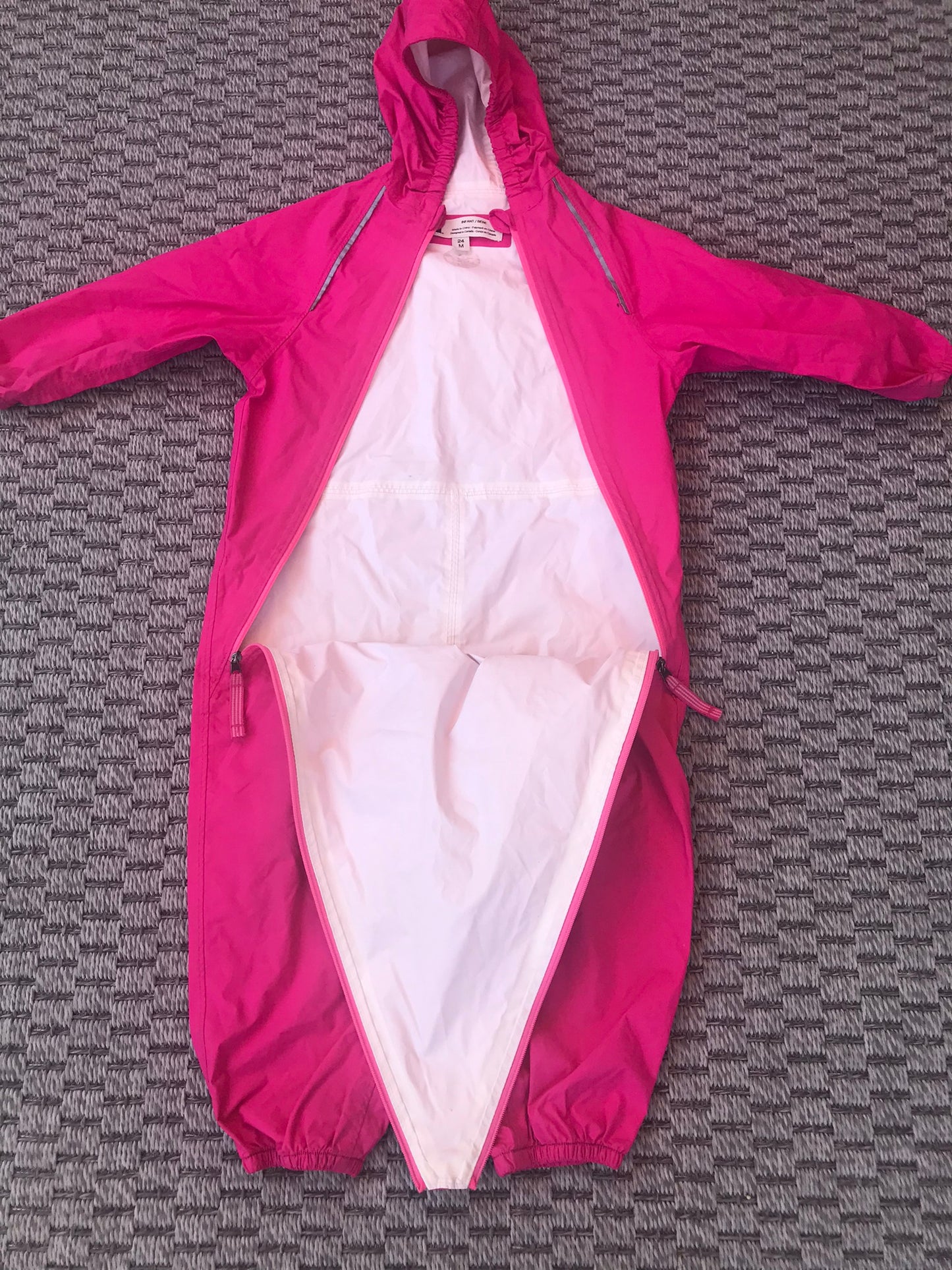 Rain Suit Child Size 24 Month Muddy Buddy Fushia Pink MEC Mountain Co Op Pants Coat