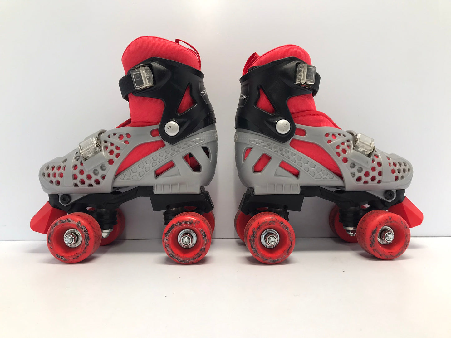 Roller Derby Roller Skates Child Size 12-2 Adjustable Red Grey Excellent