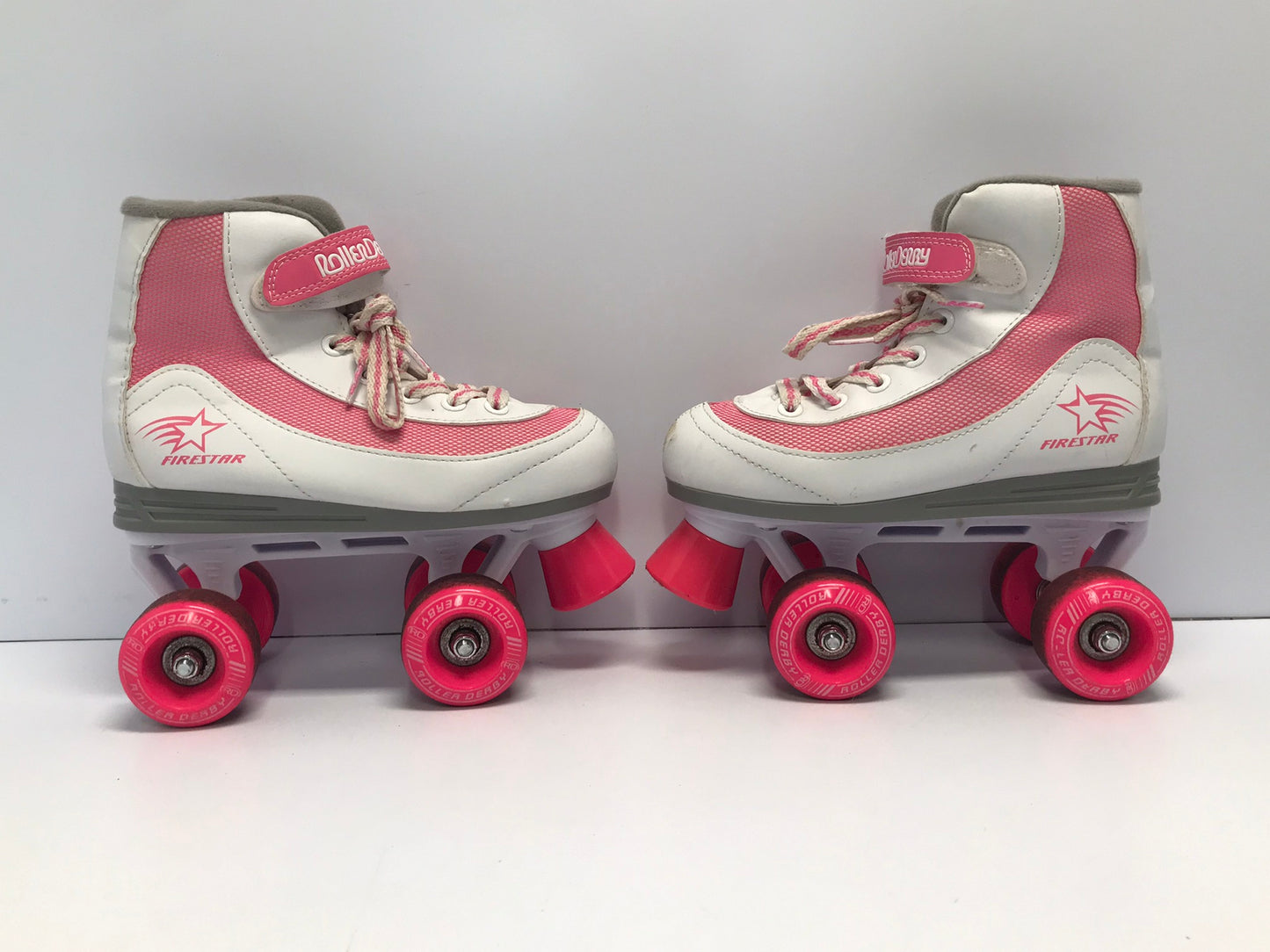 Roller Skates Roller Derby Child Size 2 White And Pink Barbie Pink