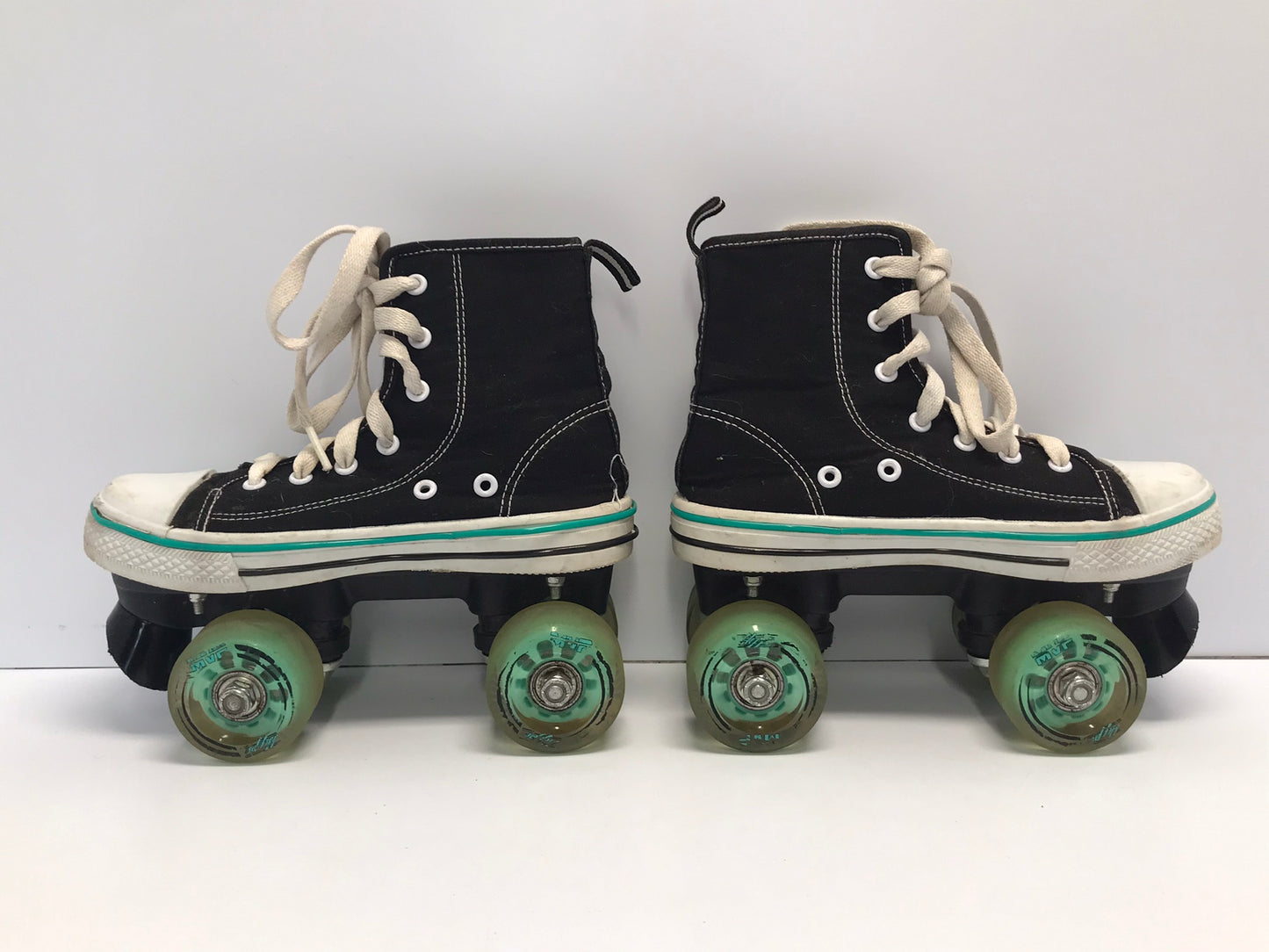 Roller Skates Roller Derby Child Size 3 Canvas Shoe Style Rubber Wheels