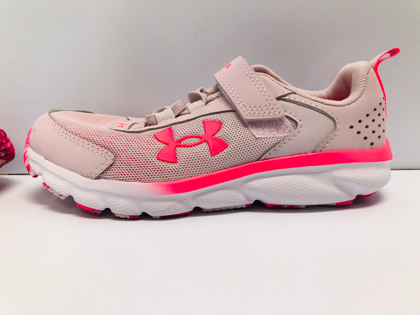 Runners Child Size 1 Under Armour Pink Like New