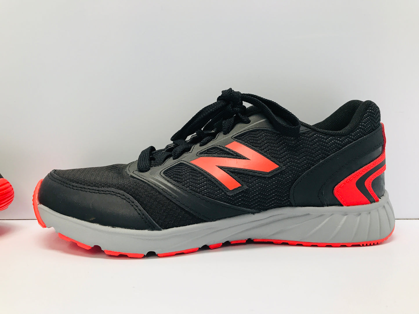 Running Shoes Men's Size 7 New Balance  Black Fushia Grey Like New