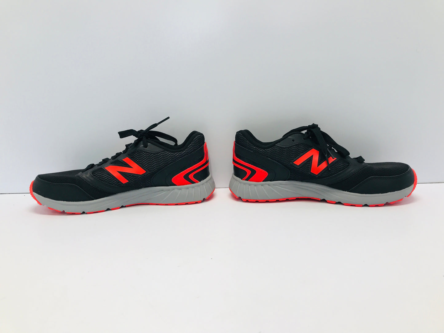 Running Shoes Men's Size 7 New Balance  Black Fushia Grey Like New
