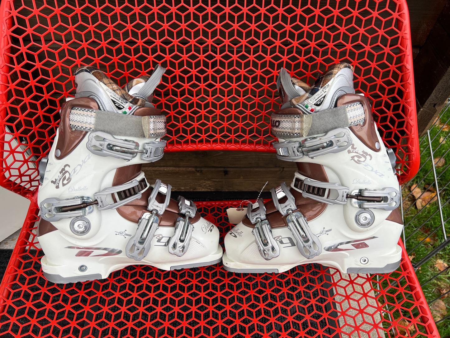 Ski Boots Mondo Size 24.0 Women Size 7 Dalbello 287 mm White Bronze Walk Ski Mode Pull Straps and Adjustable Straps Excellent
