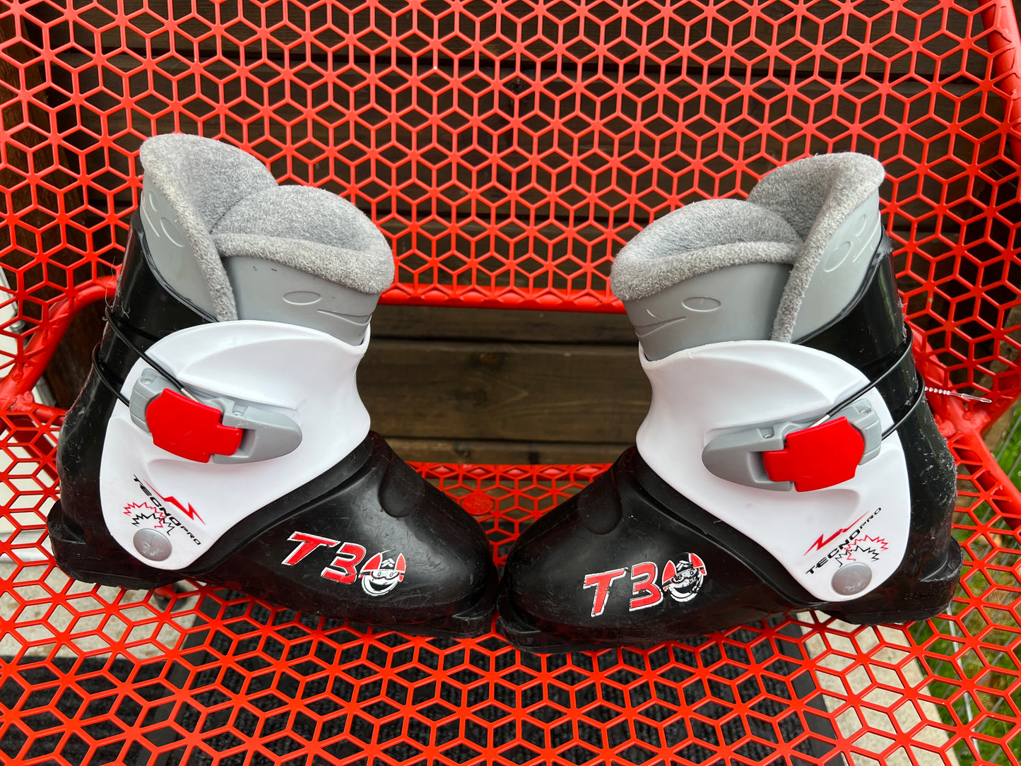 Ski Boots Mondo Size 21.5 child Size 3-4 Tecno Pro 254 mm Black White Red
