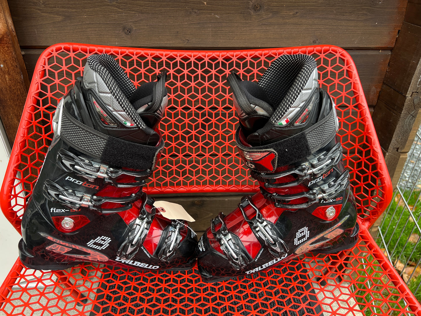 Ski Boots Mondo Size 27.5 Men Size 9.5 Women Size 10.5 Dalbello  318 mm Black Red