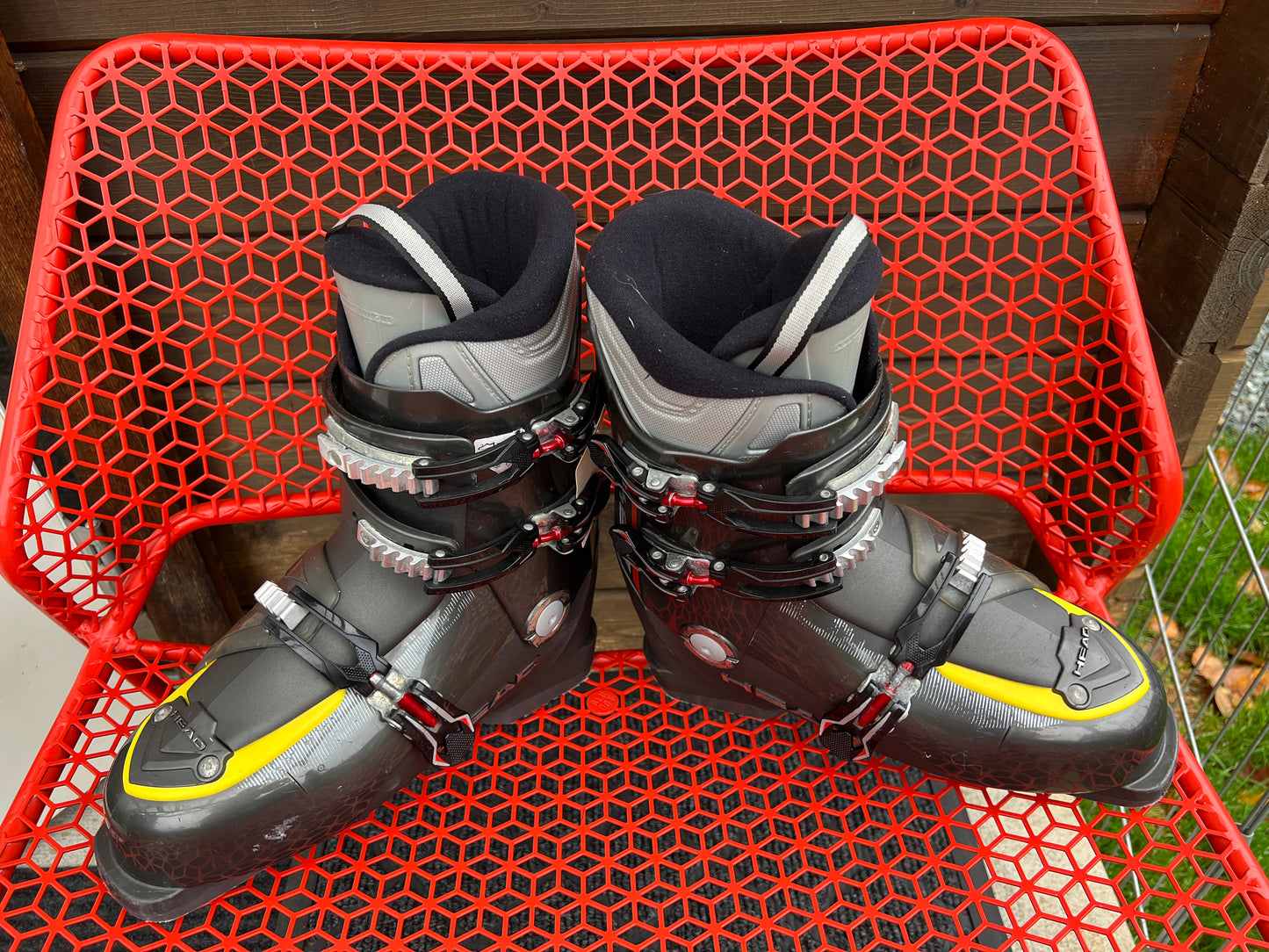 Ski Boots Mondo Size 28.5 Men Size 10.5 Head 329 mm Grey Red Made for a wider foot