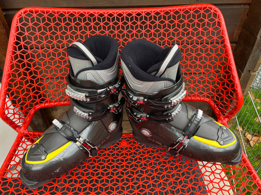 Ski Boots Mondo Size 28.5 Men Size 10.5 Head 329 mm Grey Red Made for a wider foot
