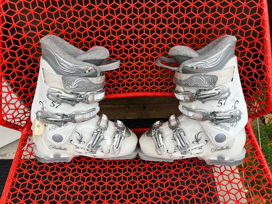 Ski Boots Mondo Size 23.5 Women Size 6.5 Dalbello 278 mm White Grey With Pull Straps and Adjustable Buckles Excellent