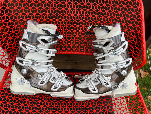 Ski Boots Mondo Size 24.0 Women Size 7 Salomon 287 mm White Bronze Faux Fur Pull Straps and Adjustable Buckles Excellent
