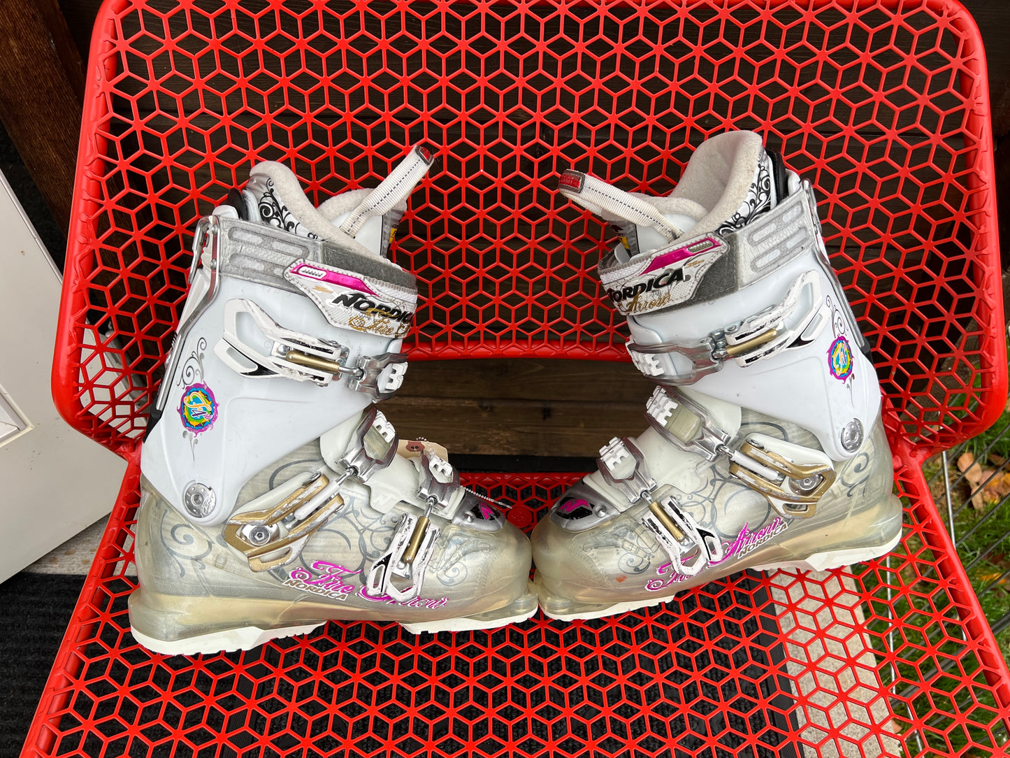 Ski Boots Mondo Size 24.5 Women Size 7 Nordica 285 mm Pink Grey White