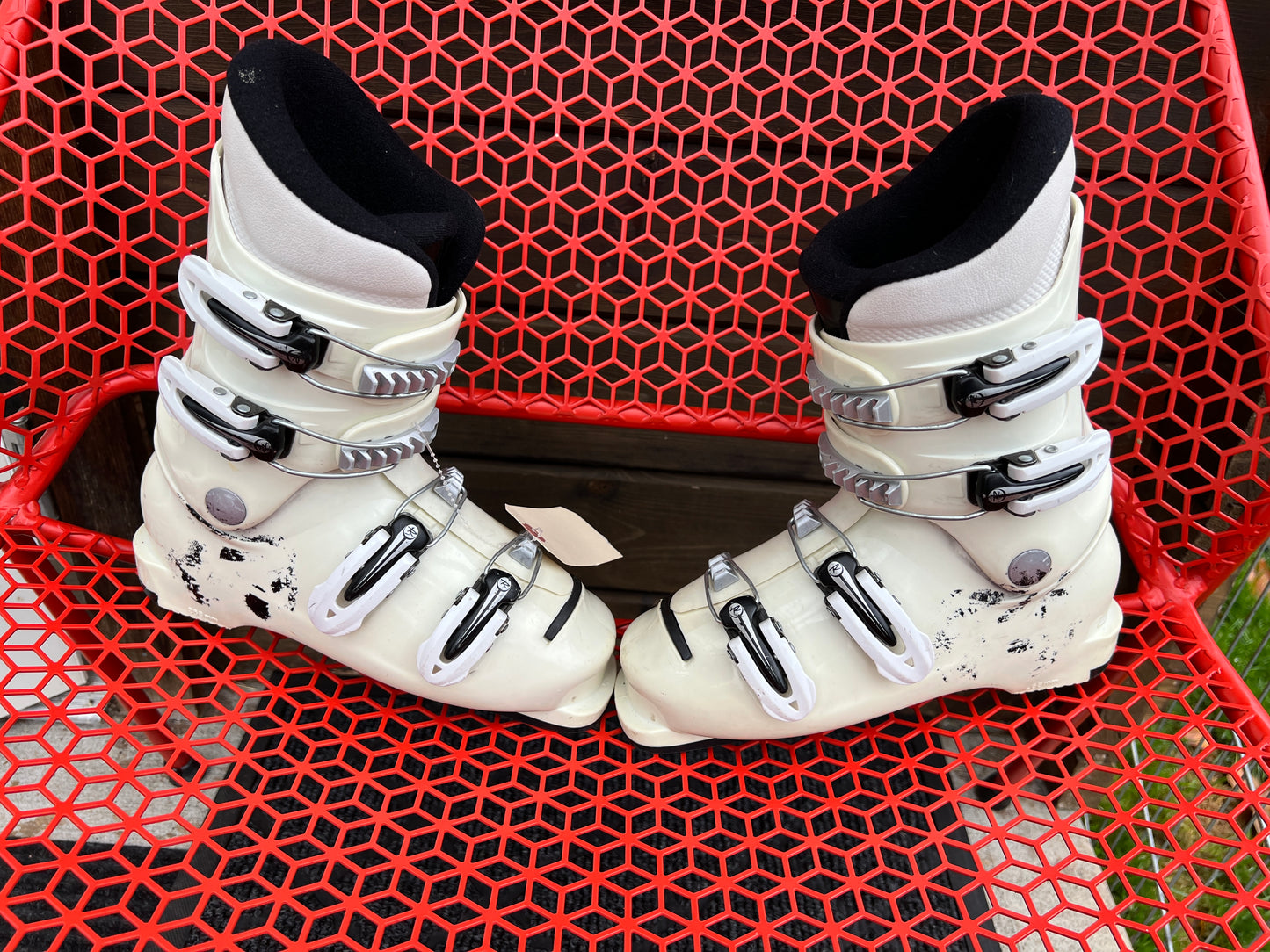 Ski Boots Mondo Size 22.5 child Size 5 Rossignol 268 mm Black White 4 Buckle Minor Wear
