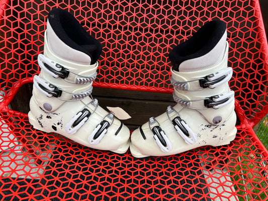 Ski Boots Mondo Size 22.5 child Size 5 Rossignol 268 mm Black White 4 Buckle Minor Wear