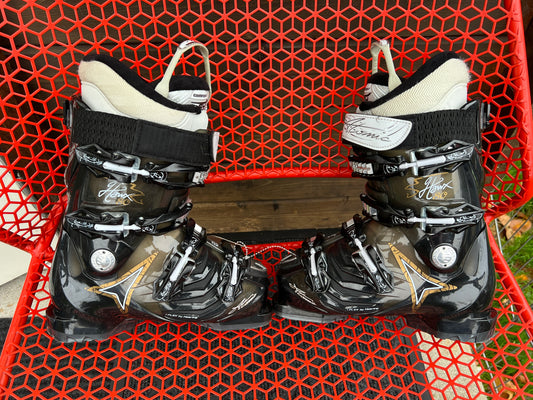 Ski Boots Mondo Size 23.5 Women Size 6 Atomic 275 mm Black Creme With Pull Straps and Adjustable Buckles Excellent