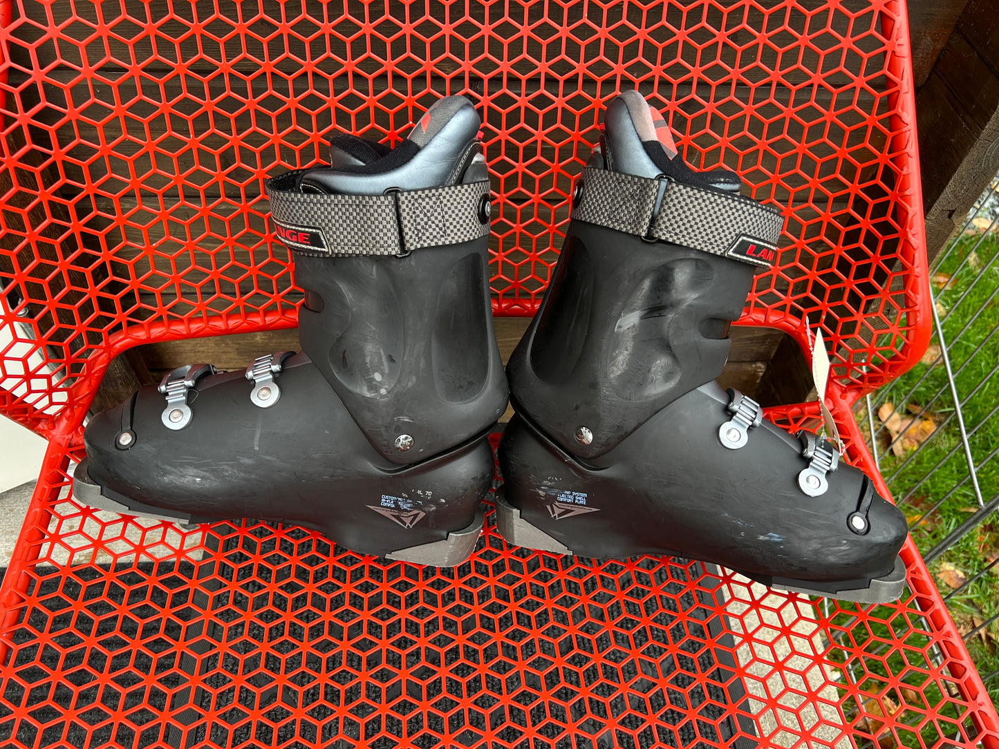 Ski Boots Mondo Size 26.0 Men Size 8 Women Size 9 Lange 299 mm Black Metal Excellent Adjustable Buckles