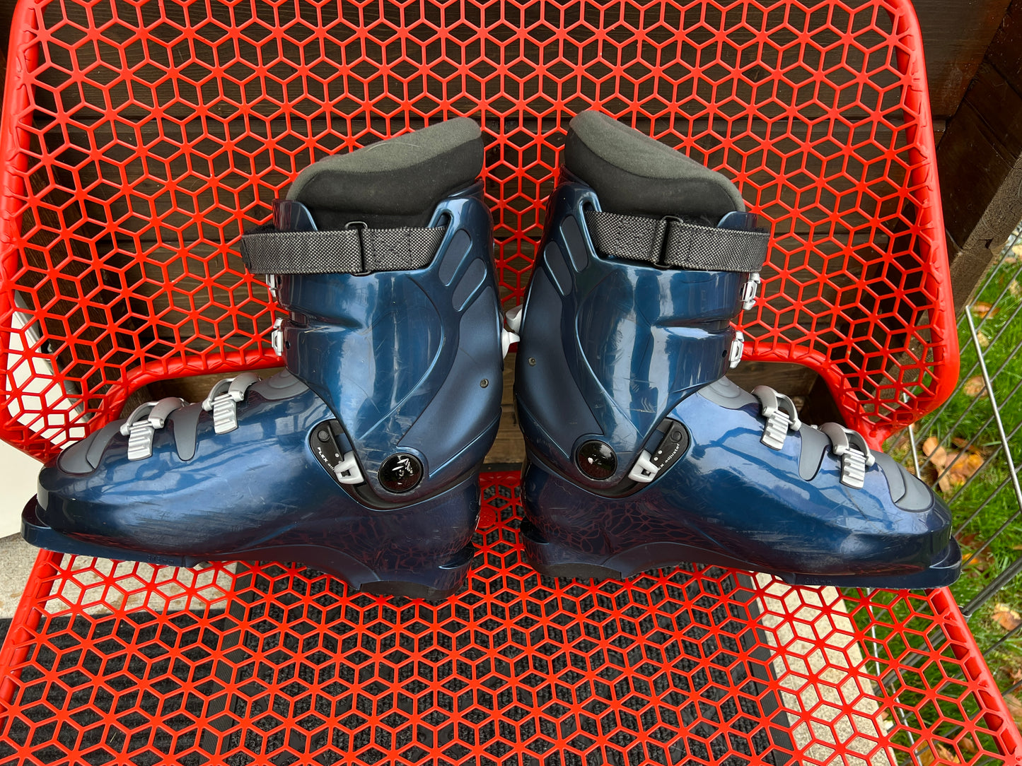 Ski Boots Mondo Size 27.0 Men Size 9 Women Size 10 Salomon 315 mm Marine Blue With Walk Ski Mode Button