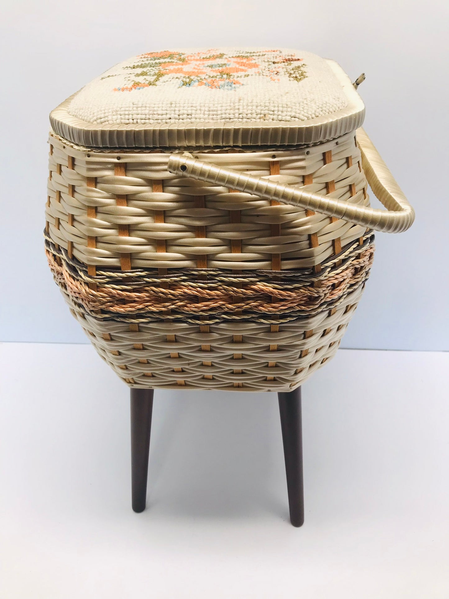Sewing or knitting Vintage Eaton's 1960's Basket 24x14x12 inch Standing Wool Wicker Chest Like New Outstanding