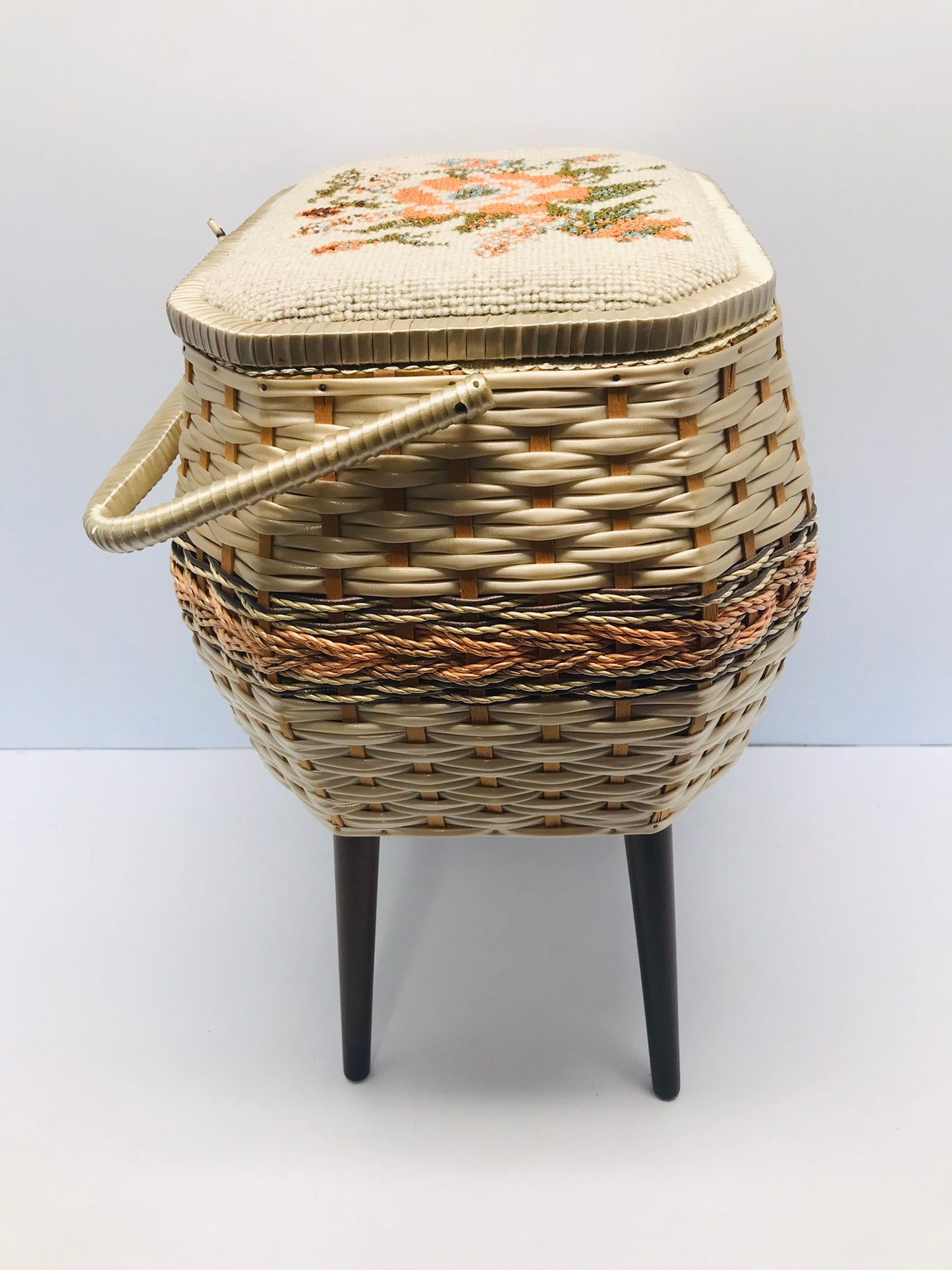 Sewing or knitting Vintage Eaton's 1960's Basket 24x14x12 inch Standing Wool Wicker Chest Like New Outstanding