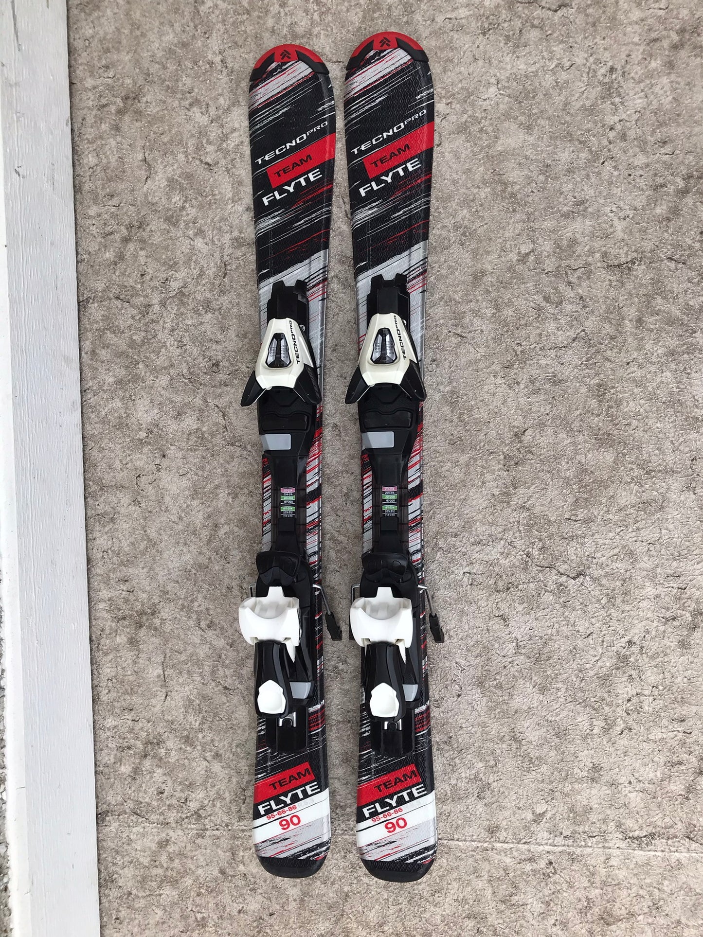 Ski 090 Tecno Pro Flyte Parabolic Black White Red With Bindings Excellent