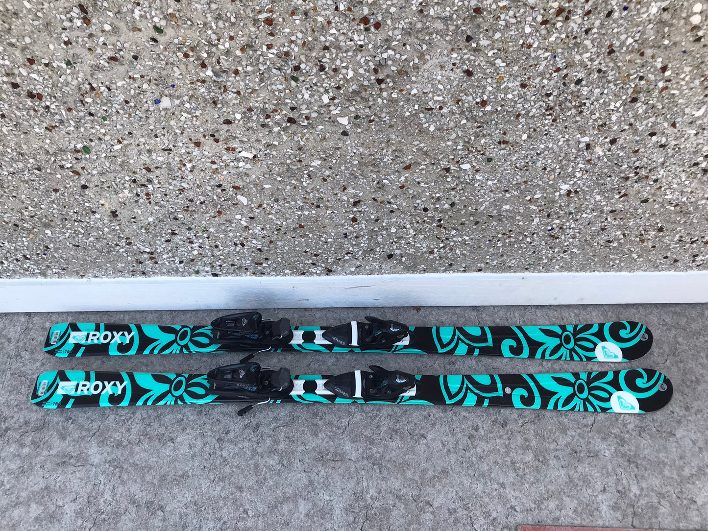 Ski 154 Roxy Teal Black  Parabolic with Bindings Excellent
