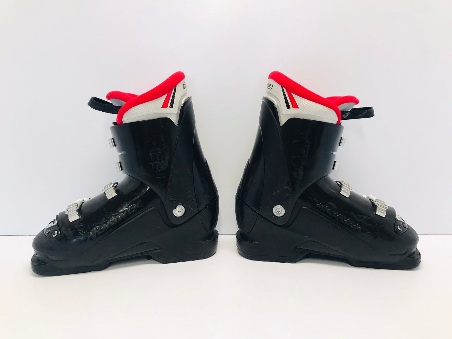 Ski Boots Mondo Size 23.0 Child Size 5-6  270 mm Nordica Black Red