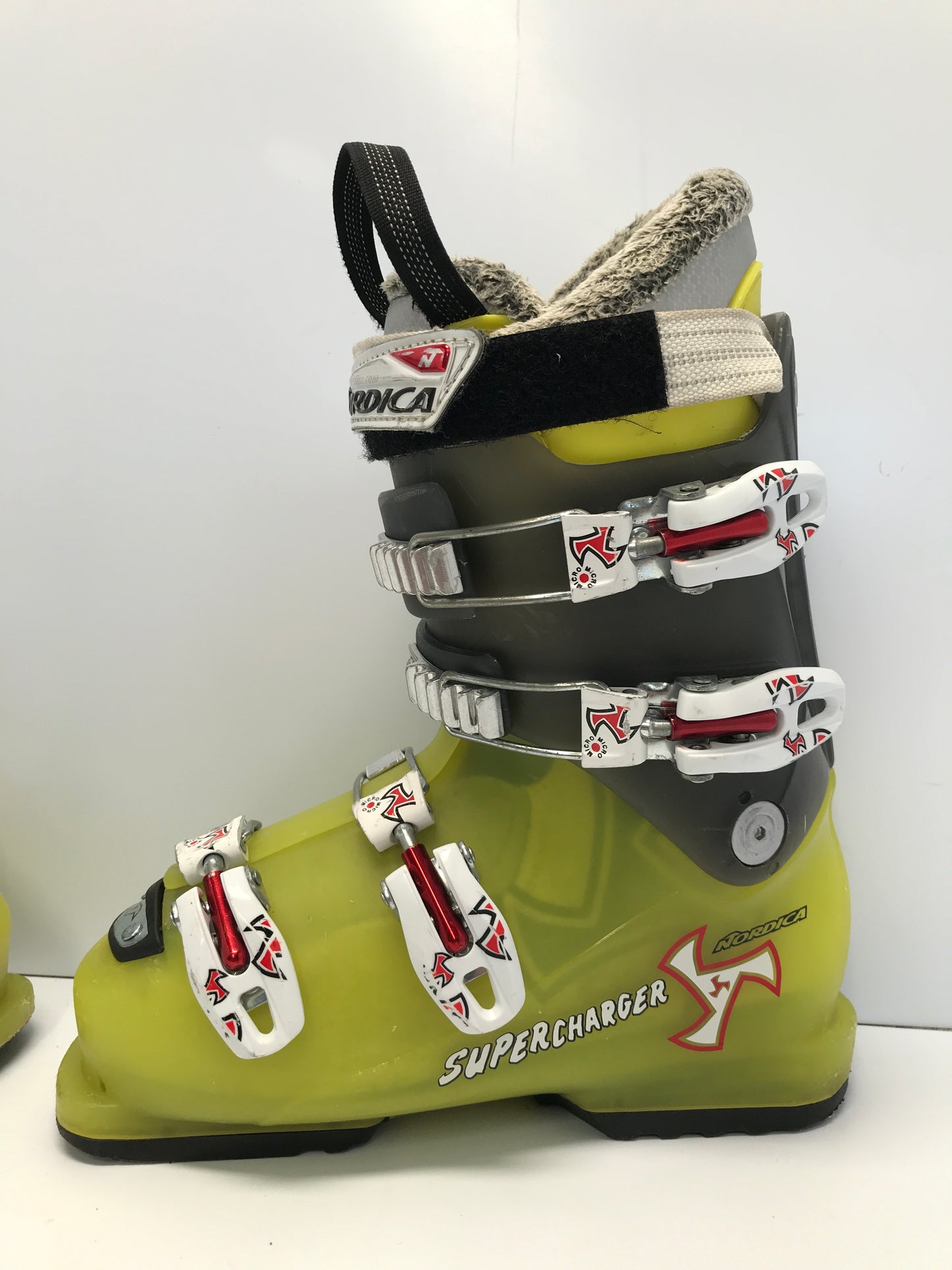 Ski Boots Mondo Size 22.0-22.5 Child Size 3-4 268mm Nordica Super Charge Lime Grey Red