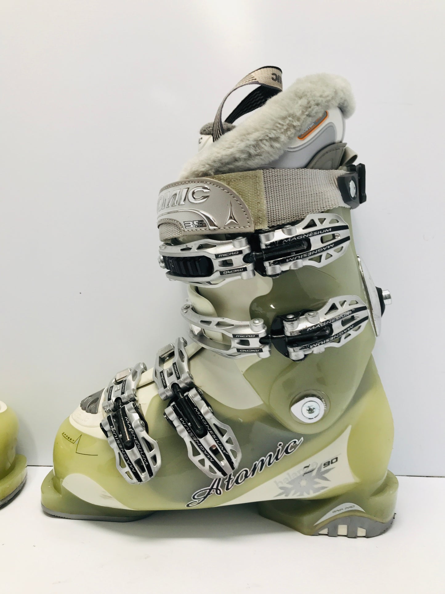 Ski Boots Mondo Size 23.0 Ladies  Size 5.6 274mm Atomic Grey Lemon Outstanding Quality