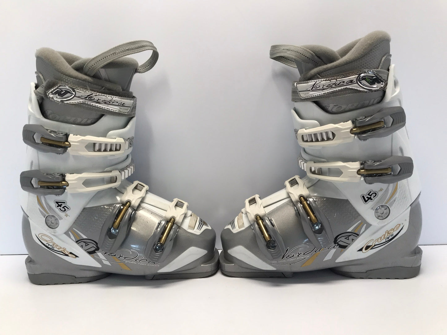 Ski Boots Mondo Size 23.5 Ladies Size 6.5 275mm Nordica Cruise Grey White