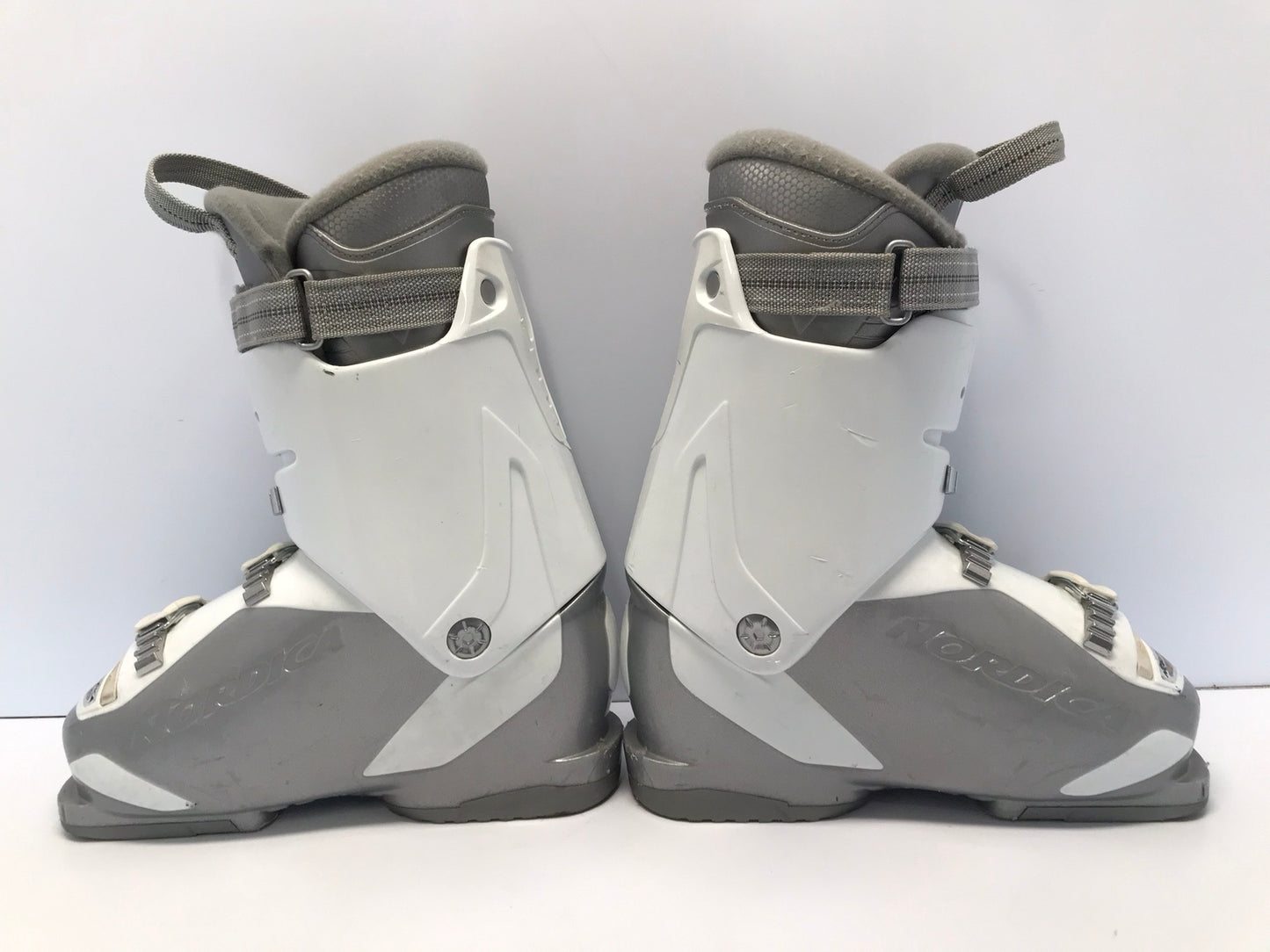 Ski Boots Mondo Size 23.5 Ladies Size 6.5 275mm Nordica Cruise Grey White