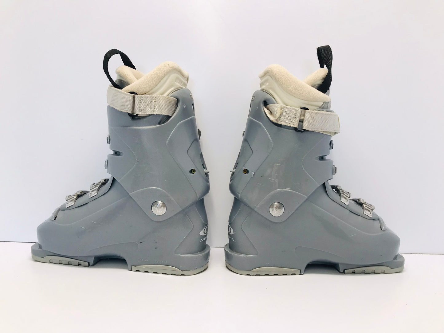 Ski Boots Mondo Size 23.5 Ladies Size 6.5  275 mm Salomon Charm Grey Rose Excellent