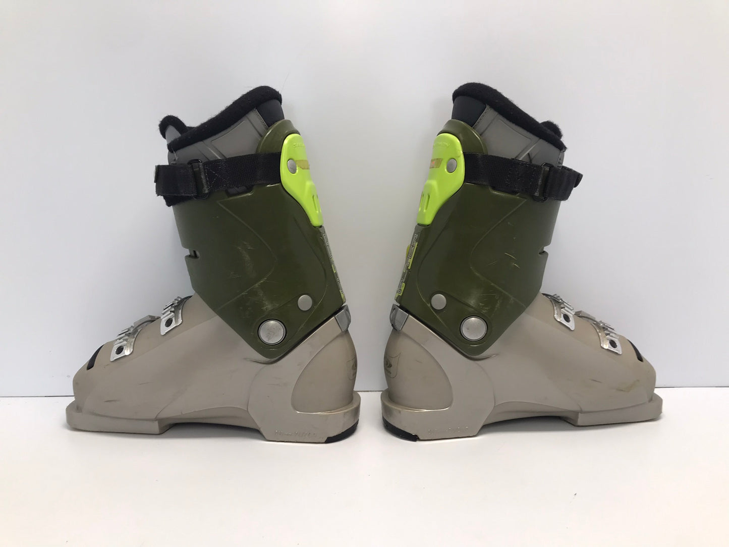 Ski Boots Mondo Size 24.0 Men's Size 6 Ladies Size 7  285 mm Salomon Grey Sage  Excellent
