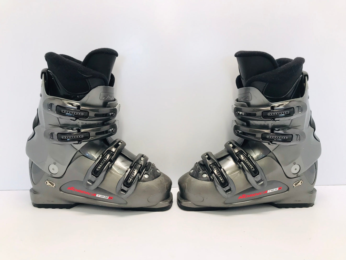 Ski Boots Mondo Size 25.0 Men's Size 7 Ladies Size 8  290 mm Nordica Grey Black Excellent