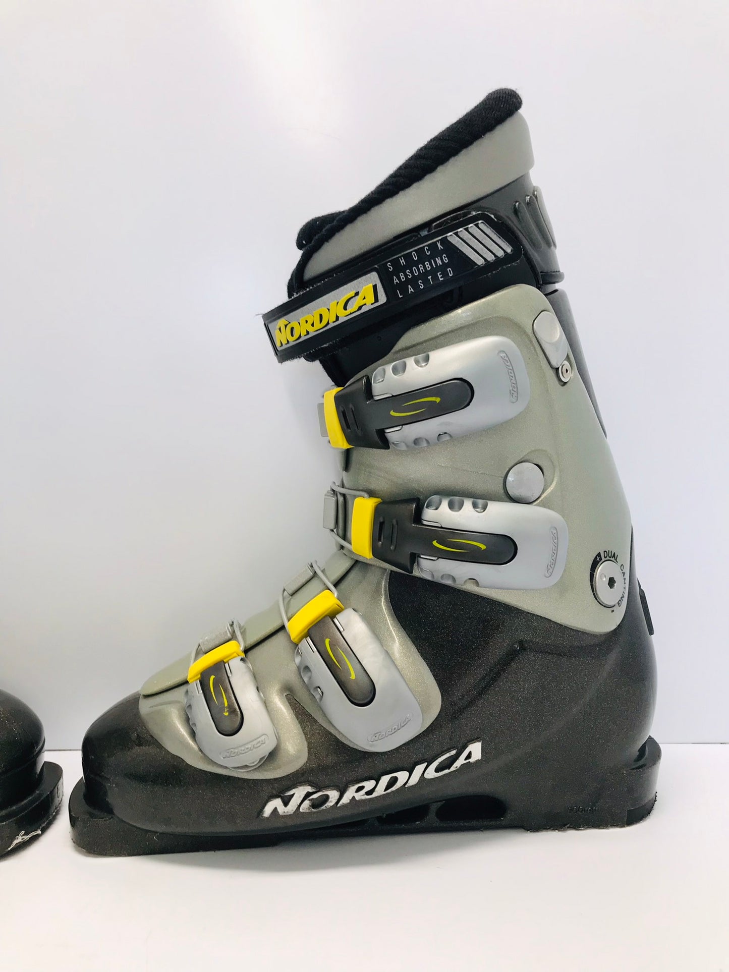 Ski Boots Mondo Size 26.0 Men's Size 8 Ladies Size 9 Nordica Grey Yellow