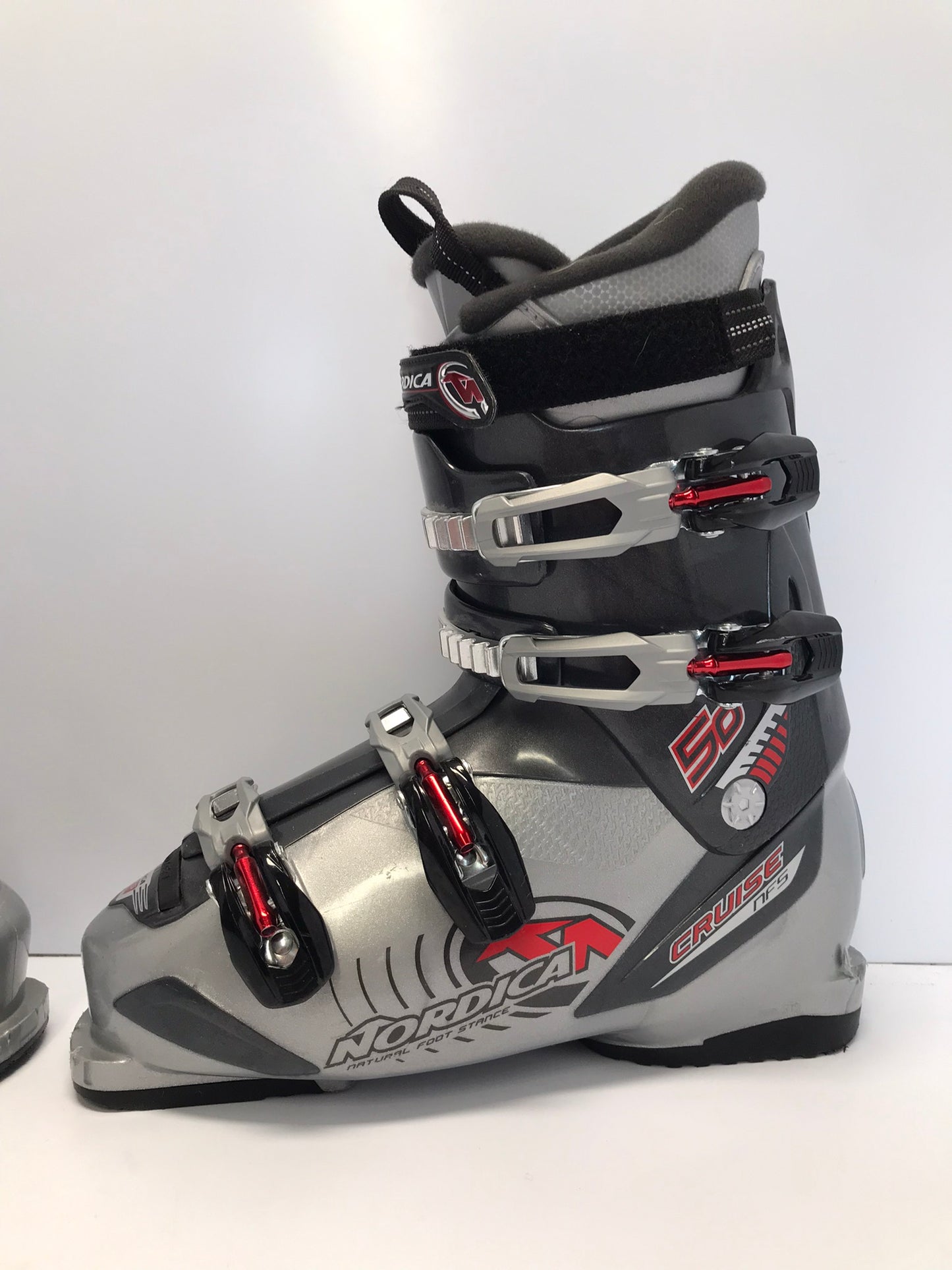 Ski Boots Mondo Size 27.5 Men's 9 Ladies 10 315mm Nordica Cruise New Demo