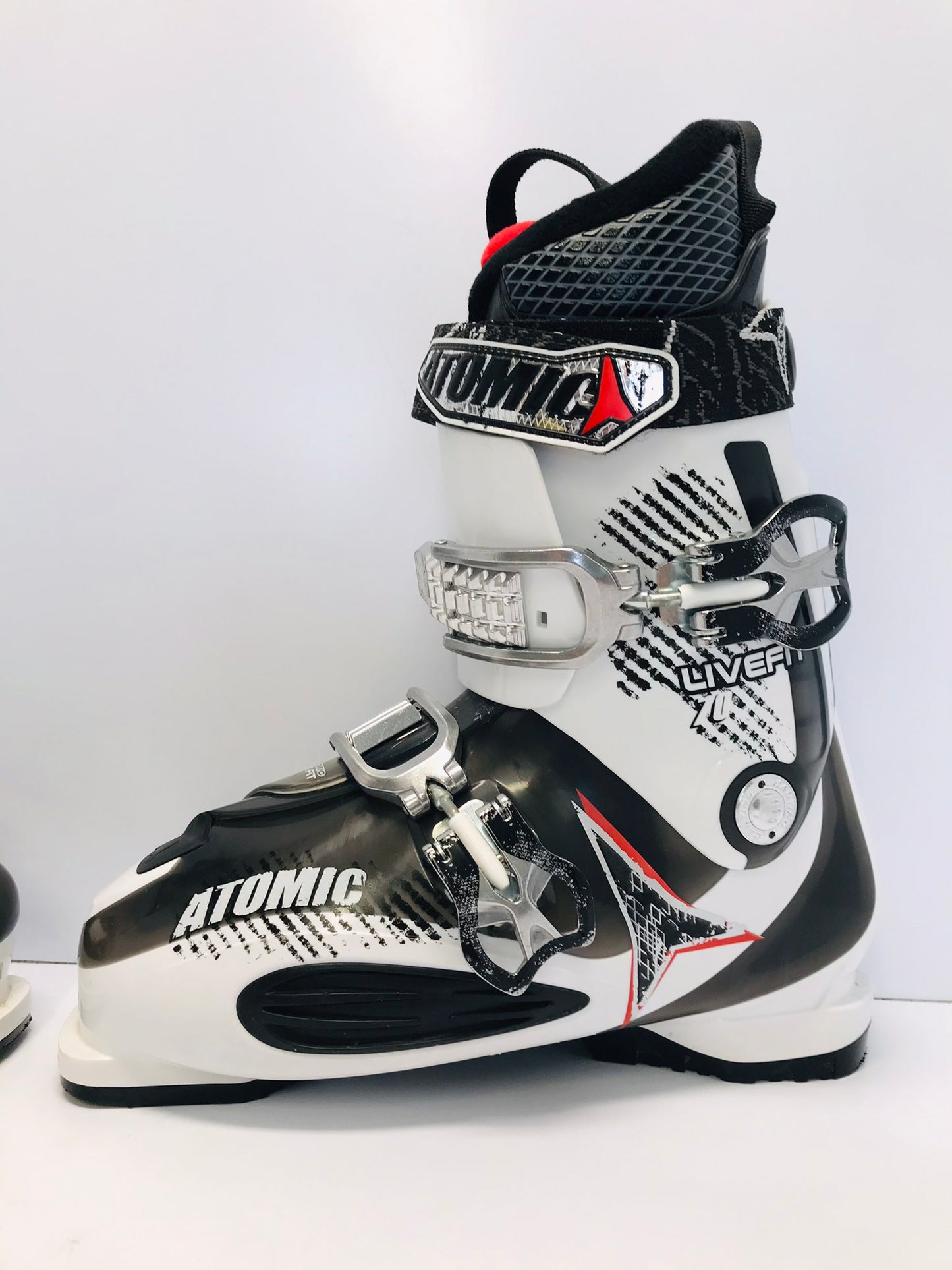 Ski Boots Mondo Size 28.5 Men's Size 10.5  329 mm Atomic Black White Like New