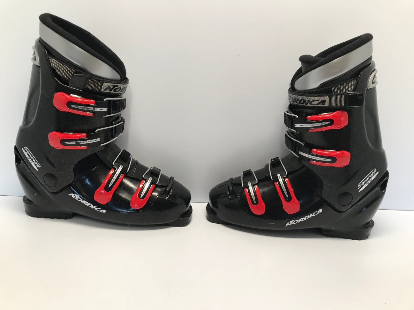 Ski Boots Mondo Size 28.5 Men's Size 10.5 330mm  Nordica Black Red Excellent