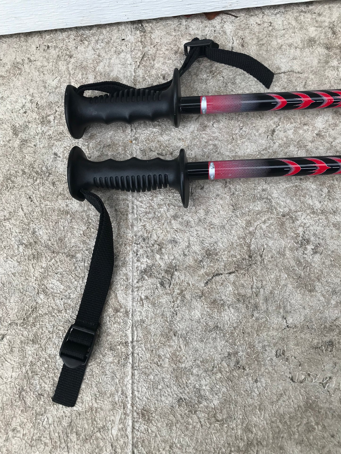 Ski Poles 50 inch 125 cm Ultra Black Red Yellow Excellent