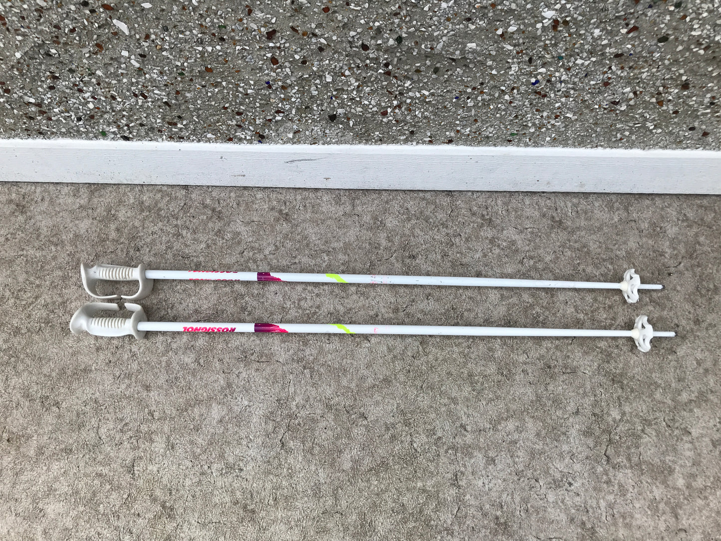 Ski Poles Adult Size 44in Rossignol White Pink