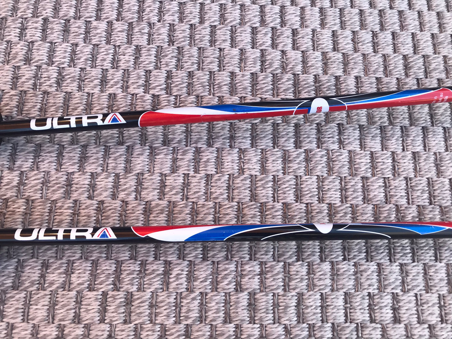 Ski Poles Adult Size 44 inch 110 cm Ultra Black Blue Red White Excellent
