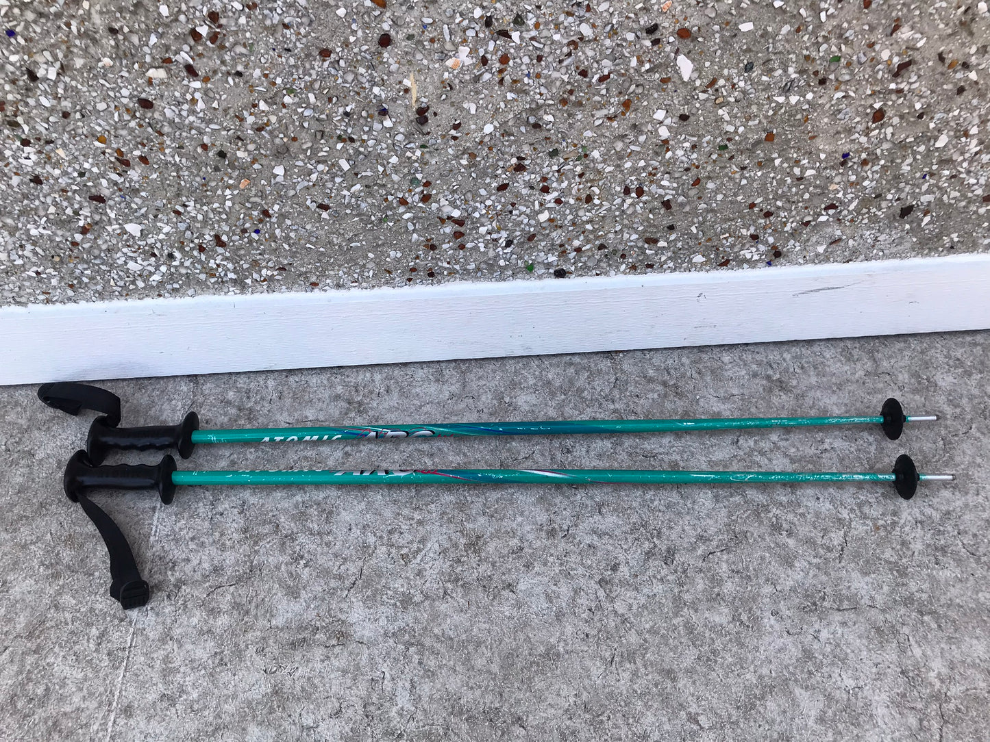 Ski Poles Adult Size 45 inch 110 cm Atomic Teal Pink