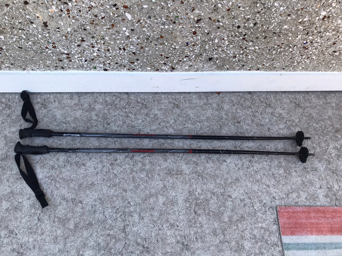 Ski Poles Adult Size 48 inch 120 cm Rossignol  Black Grey Red