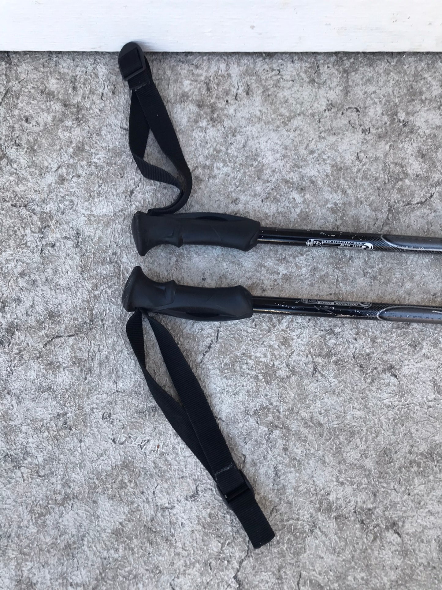 Ski Poles Adult Size 48 inch 120 cm Rossignol  Black Grey Red