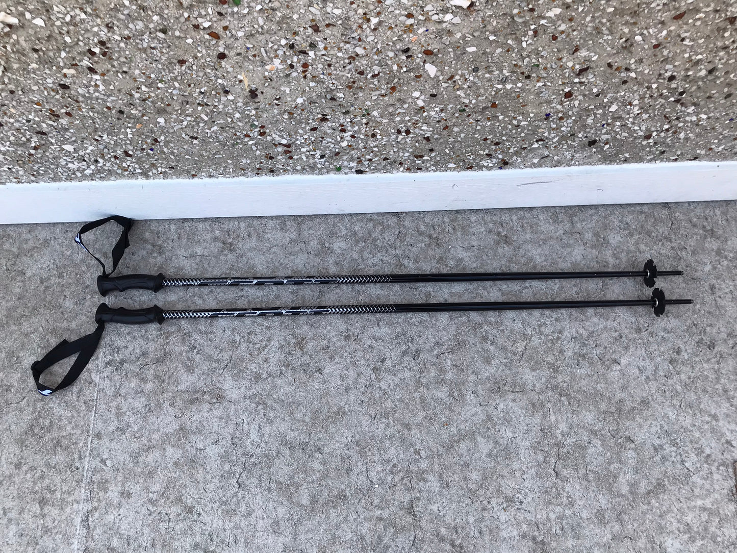 Ski Poles Adult Size 48 inch 120 cm Scott Black Silver Excellent