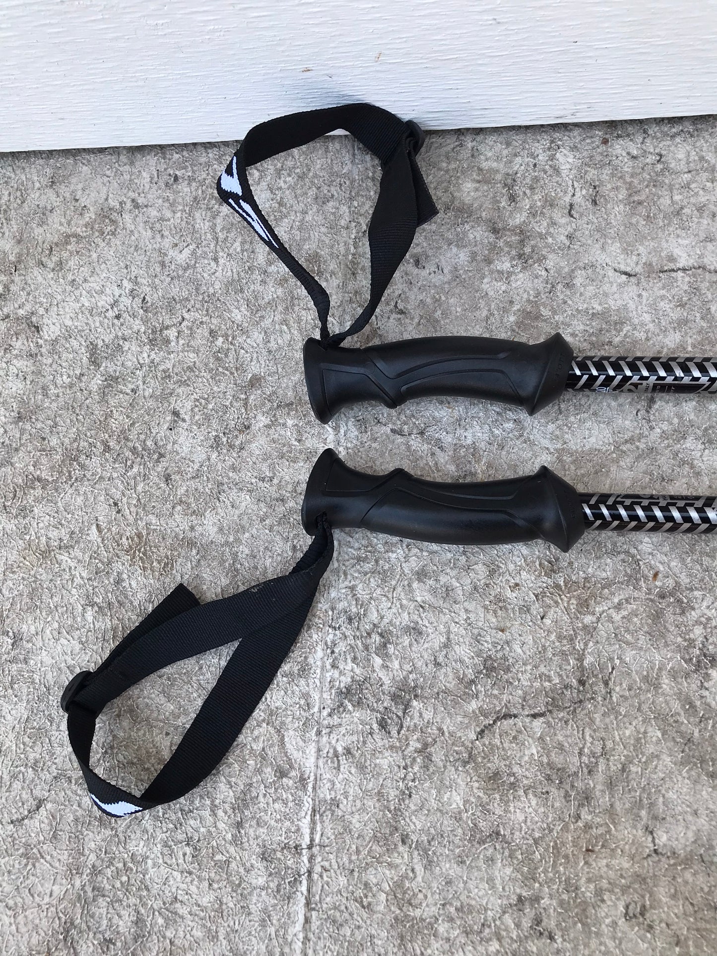 Ski Poles Adult Size 48 inch 120 cm Scott Black Silver Excellent