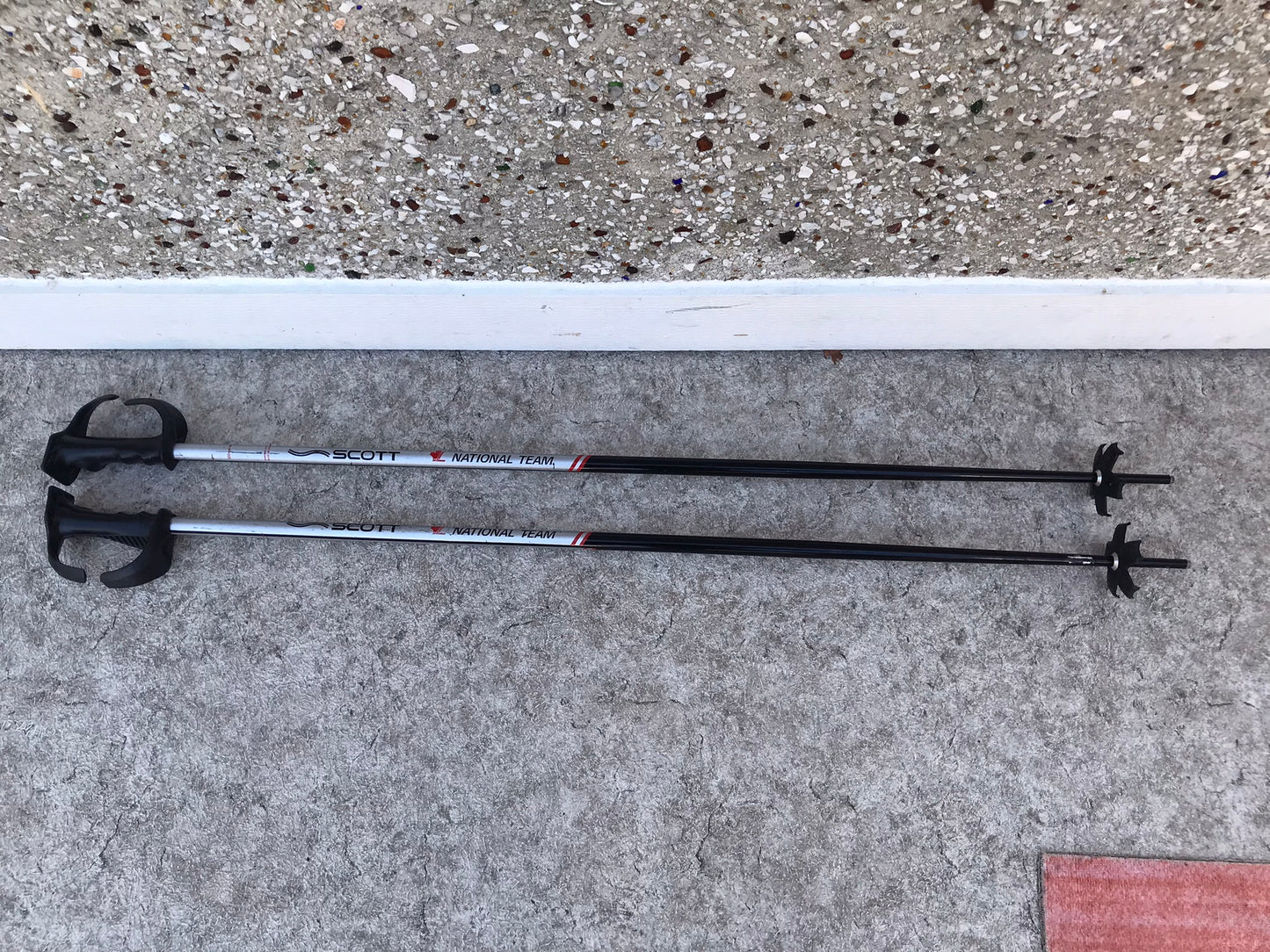 Ski Poles Adult Size 48 inch 120 cm Scott National Team Black Red Grey Rubber Handles
