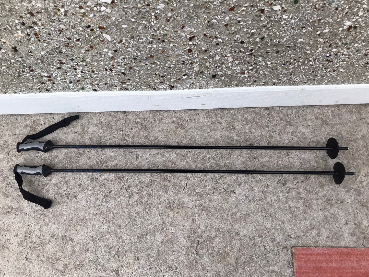 Ski Poles Adult Size 50 inch 125 cm Defiancne Black Blue Rubber Handle Excellent