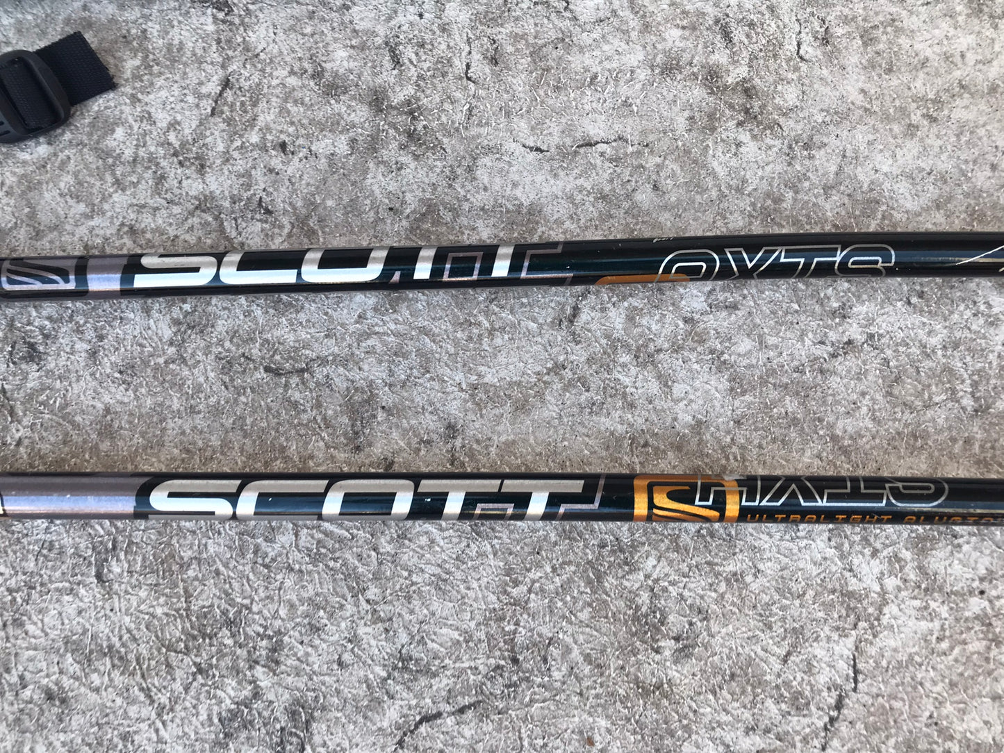 Ski Poles Adult Size 50 inch 125 cm Scott Ultra Light Black Gold Aluminum Rubber Handles Excellent