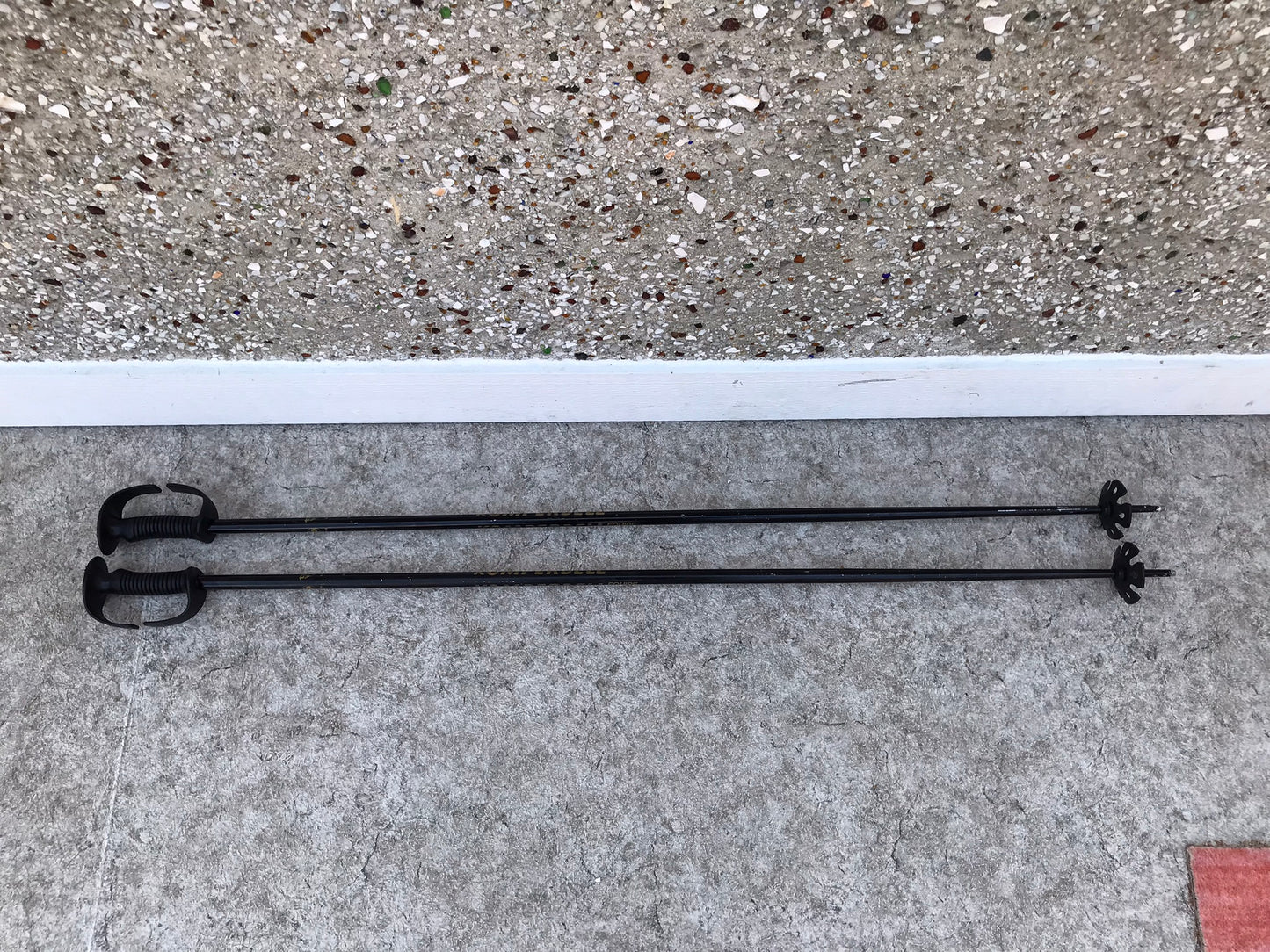 Ski Poles Adult Size 52 inch 130 cm Komperdell Equipe Black Gold Excellent