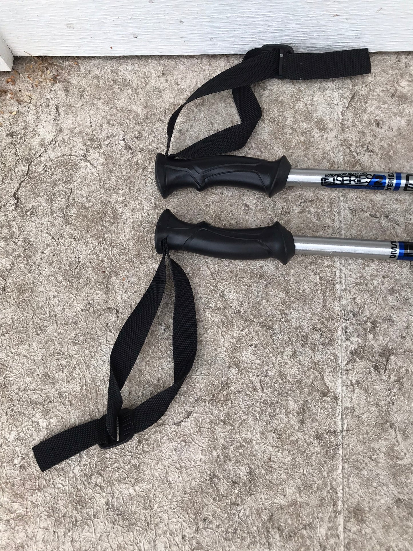Ski Poles Adult Size 54 inch 130cm Scott Division Series Black Sliver Blue Minor Wear