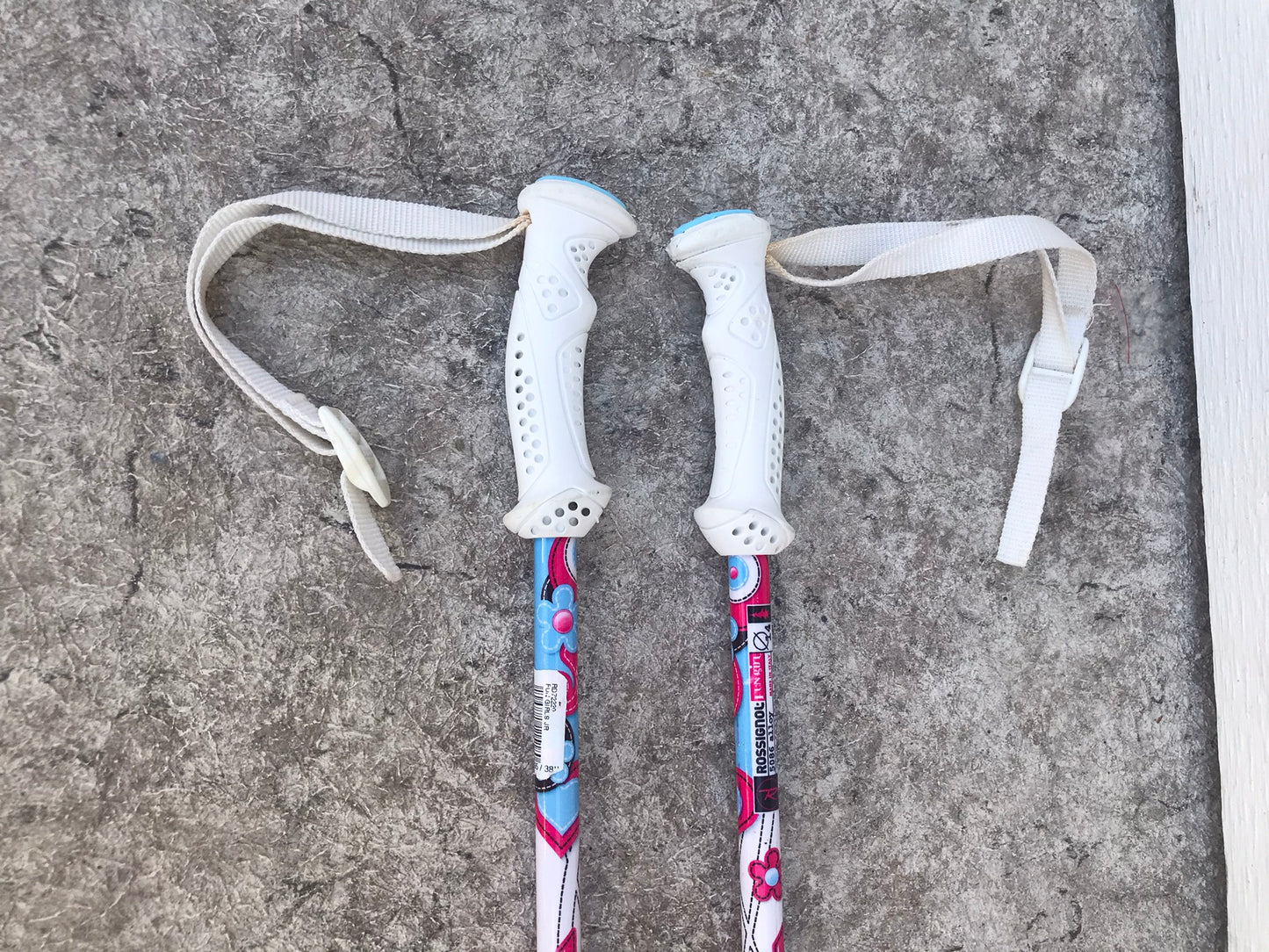 Ski Poles Child Size 37 inch 90 cm Rossignol Fun Girl White Pink Blue Chips out of one rubber handle otherwise, Excellent